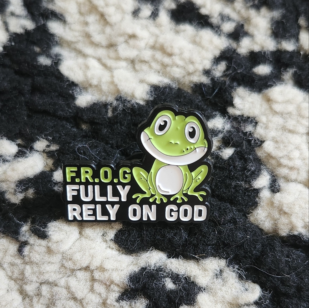 Hot‎ Topic Green Frog Brooch